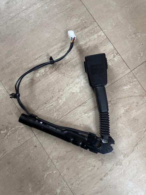 Vehicles Ettingshall Wolverhampton - Photos for Genuine BMW Seat Belt Pre Tensioner Passenger