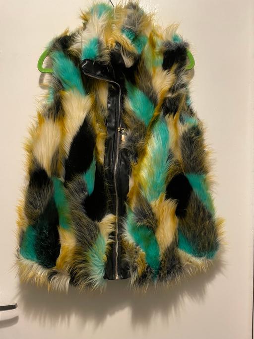 Buy & Sell Nunhead South East London - Photos for Coloured fluffy body warmer