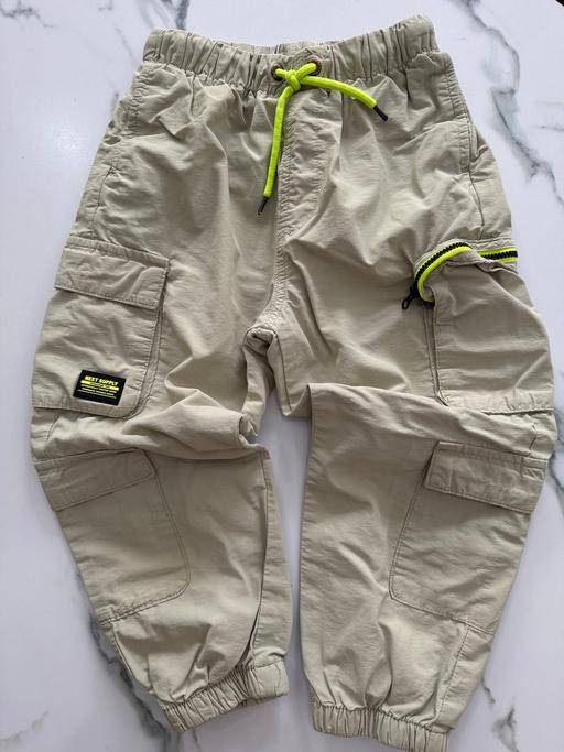 Buy & Sell Bayswater West London - Photos for 2 Next boys cargo pants age 5-6yrs