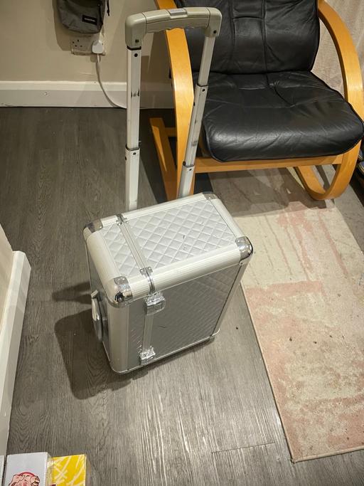 Buy & Sell Blythe Bridge Stoke-on-Trent - Photos for Aluminium flight case make up wheeled trolley