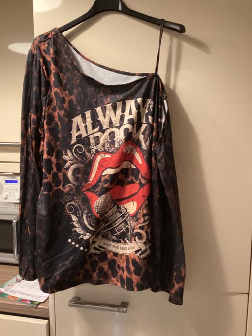 Buy & Sell Knowsley Industrial Park Knowsley - Photos for Lovely cold shoulder new top Shien XL