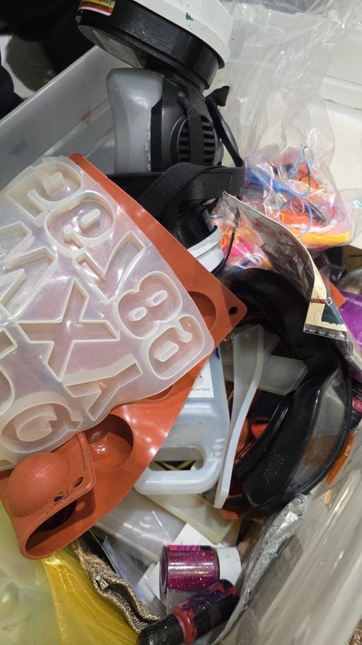 Classes East Ham East London - Photos for Box full of epoxy arts and craft