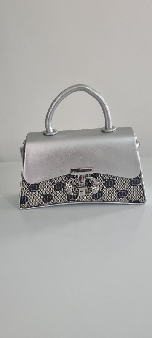 Buy & Sell Forestdale South East London - Photos for 1pc Retro Style Box Handbag