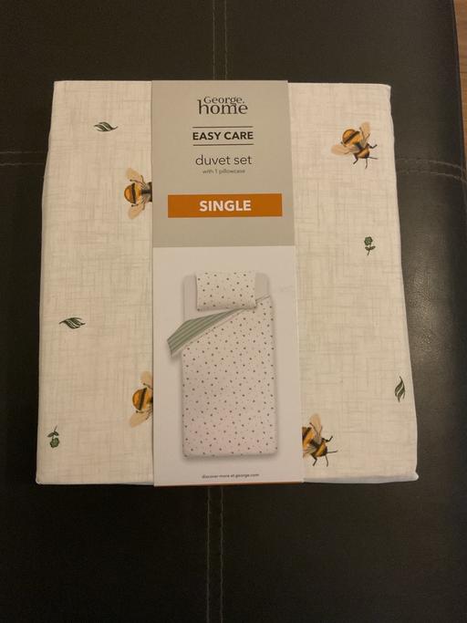 Buy & Sell Roby Knowsley - Photos for Single Reversible Easy Care Duvet Set