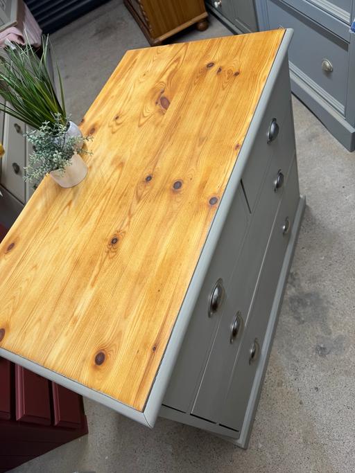 Buy & Sell Hoobrook Wyre Forest - Photos for Solid wood pine chest of drawers