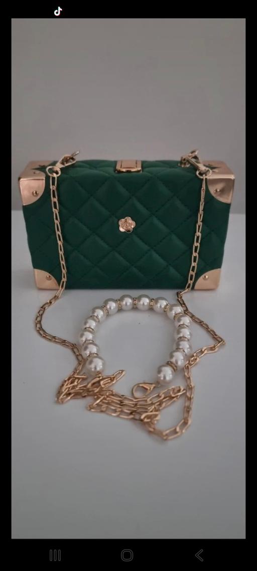 Buy & Sell Forestdale South East London - Photos for Handle Box Bag With Metal Chain Strap,