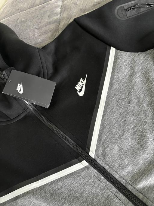 Buy & Sell Cranfield Bedford - Photos for NIKE TECH tracksuit MEDIUM
