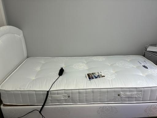 Buy & Sell Moorfields Liverpool - Photos for Adjustable bed with remote control. Single.