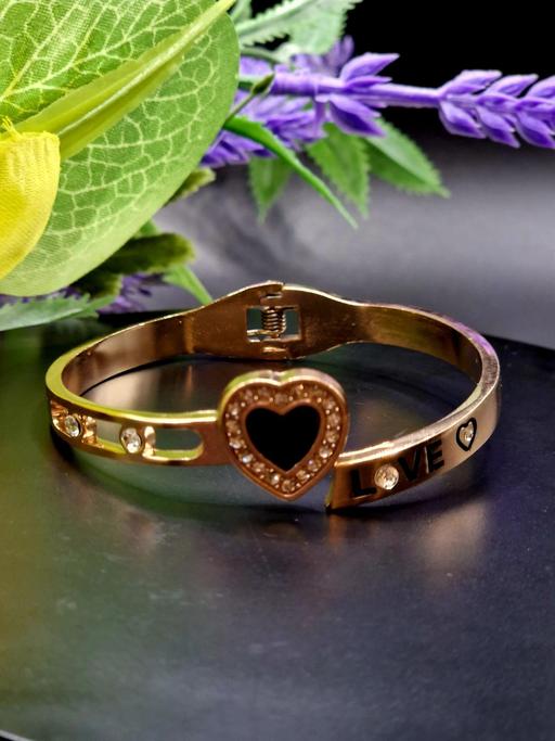 Buy & Sell Pitsea Basildon - Photos for Women's bracelet goldtone