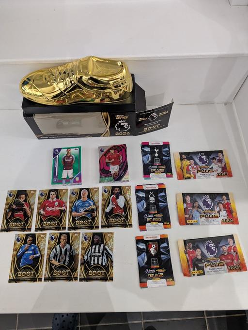 Buy & Sell Upper Gornal Dudley - Photos for Golden boot tin with football cards