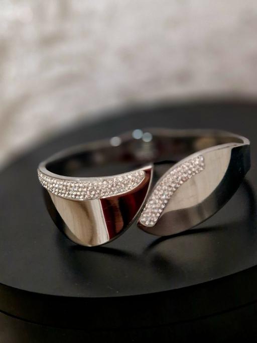 Buy & Sell Pitsea Basildon - Photos for women's silverplated angle bracelet