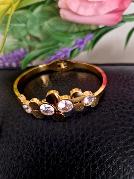 Buy & Sell Pitsea Basildon - Photos for Women's bracelet pearl embedded goldto e