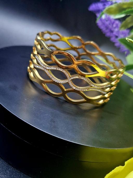 Buy & Sell Pitsea Basildon - Photos for Women,s bracelet multylayered goldtone