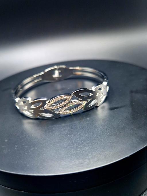 Buy & Sell Pitsea Basildon - Photos for women's bracelet silvertone with small pearls