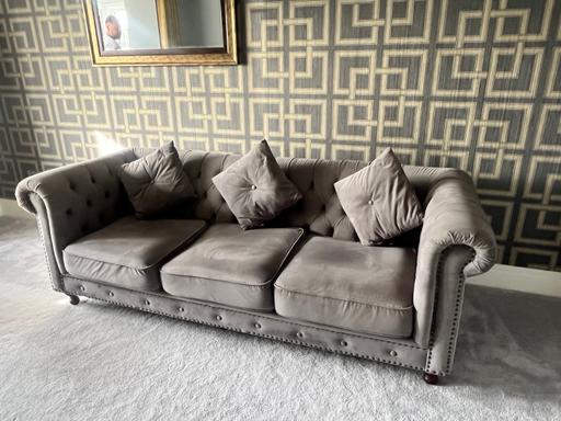 Buy & Sell Pontefract Wakefield - Photos for Grey Chesterfield Sofa And Armchair