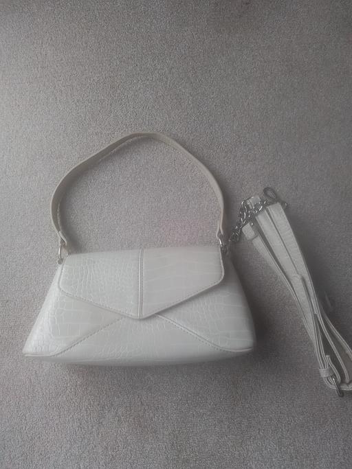 Buy & Sell Streetly Walsall - Photos for CREAM HANDBAG WITH SHOULDER STRAP