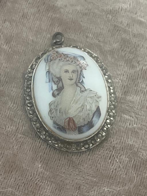 Buy & Sell Rottingdean Brighton - Photos for Beautiful vintage pendant