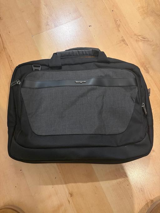 Buy & Sell Shepherd`s Bush West London - Photos for Laptop bag & headphones