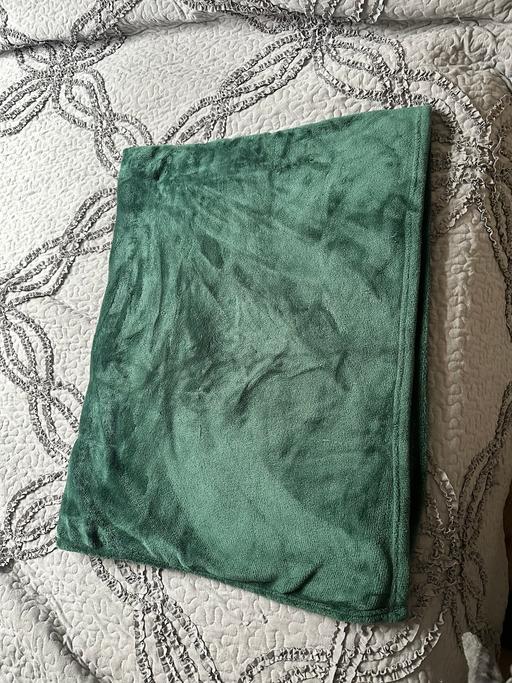 Buy & Sell South Kensington South West London - Photos for Cozy throw forest green