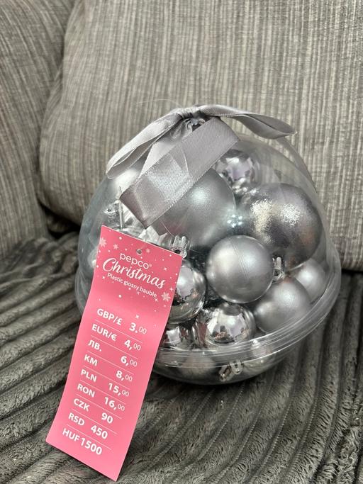 Buy & Sell Norbury South West London - Photos for Large ball of Christmas bauble