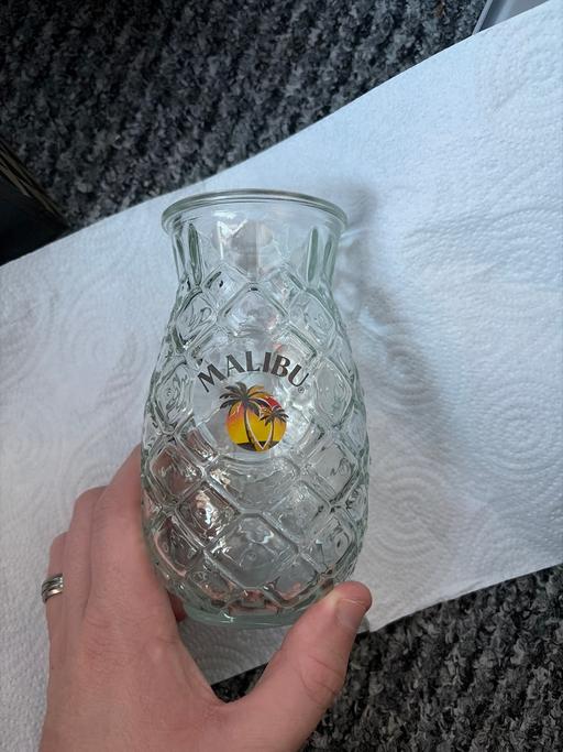 Buy & Sell Ford Sefton - Photos for Malibu glass x1