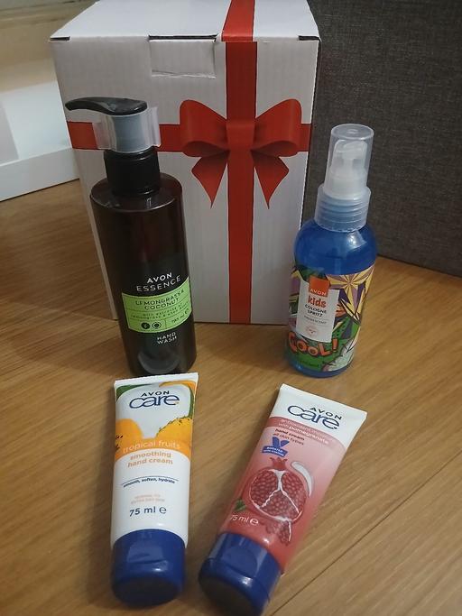 Buy & Sell Bradley Fold Trading Estate Bury - Photos for Avon Bundle/Box New