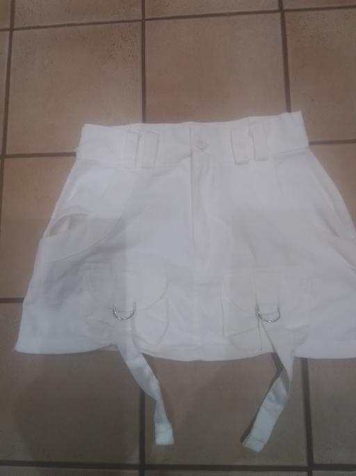 Buy & Sell Aldridge Walsall - Photos for PRETTYLITTLETHING WHITE SKIRT