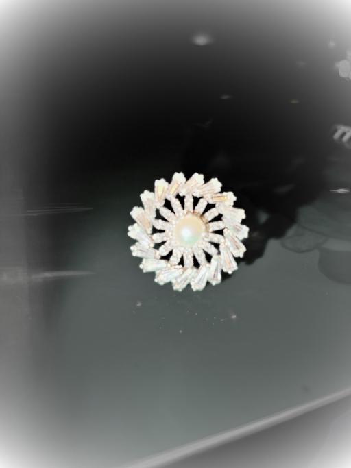 Buy & Sell Colnbrook Slough - Photos for Elegent silver-tone floral pearl ring