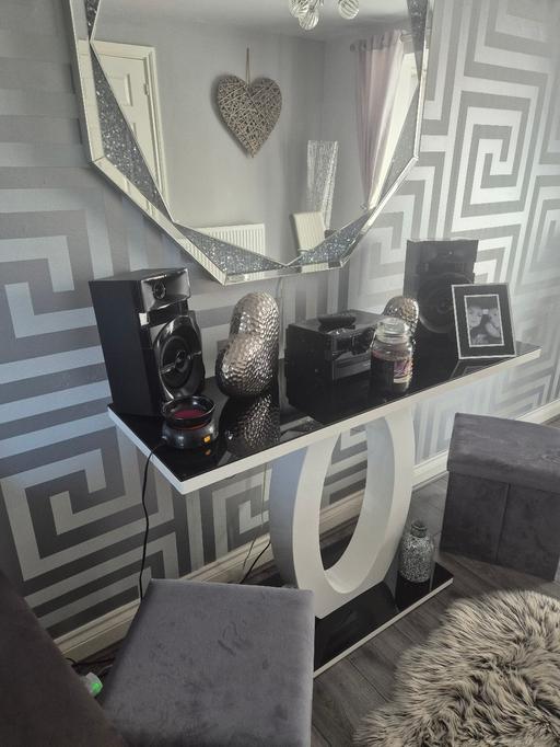 Buy & Sell Birmingham Business Park Solihull - Photos for black and white gloss unit