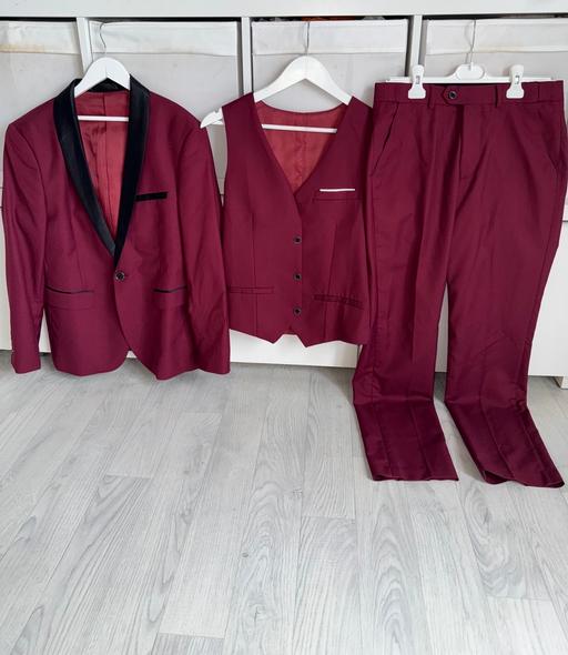 Buy & Sell Bounds Green North London - Photos for Men’s 3-Piece Burgundy Suit Set Size Small