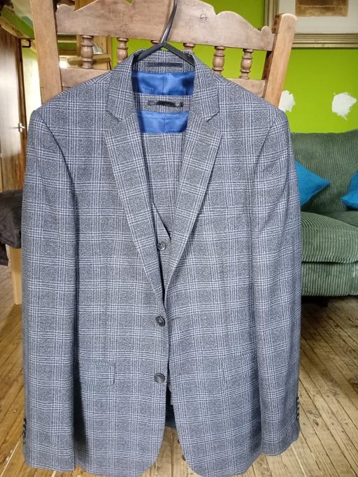 Buy & Sell Beith North Ayrshire - Photos for NEVER WORN 3 piece suit