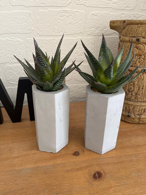 Buy & Sell Conisbrough Doncaster - Photos for Pair of fake plants in grey heavy pot