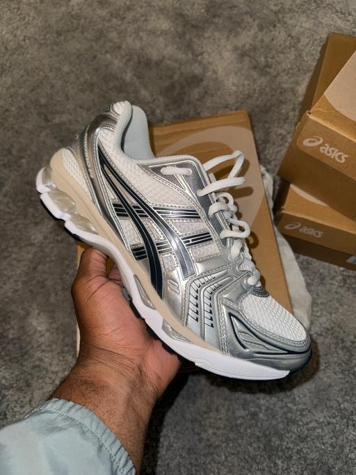 Buy & Sell Tokyngton North West London - Photos for ASICS GEL KAYANO 14 White/Graphite grey