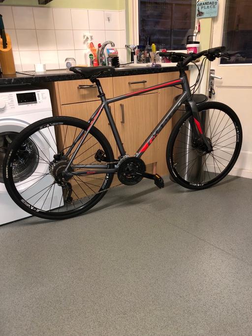 Buy & Sell Willesden North West London - Photos for Giant Cross City Hybrid Bike, 21” , 27 speed