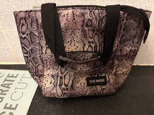 Buy & Sell Dudley Town Centre Dudley - Photos for Steve Madden lunch bag
