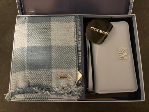 Buy & Sell Woodsetton Dudley - Photos for Scarf and purse