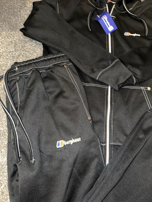 Buy & Sell Shacklewell North London - Photos for Berghaus tracksuit