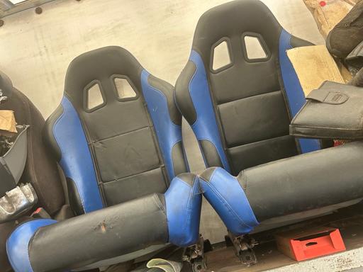 Vehicles Frizinghall Bradford - Photos for Blue bucket seats