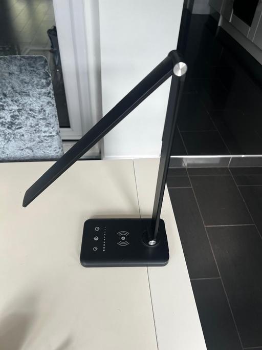 Buy & Sell Highams Park East London - Photos for Lamp and phone charger