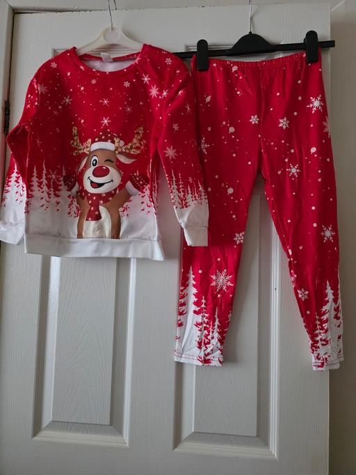 Buy & Sell Blackpool Town Centre Blackpool - Photos for Reindeer leggings & sweatshirt set age 7 yrs