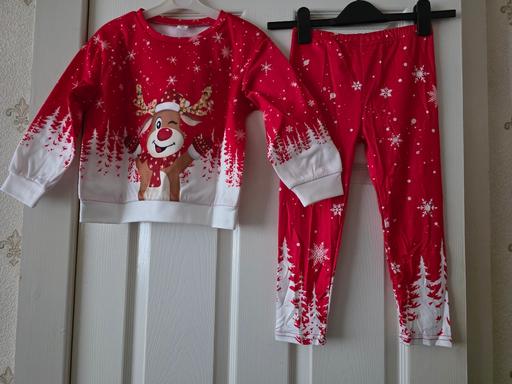Buy & Sell Blackpool Town Centre Blackpool - Photos for Reindeer leggings & sweatshirt age 5 yrs NEW