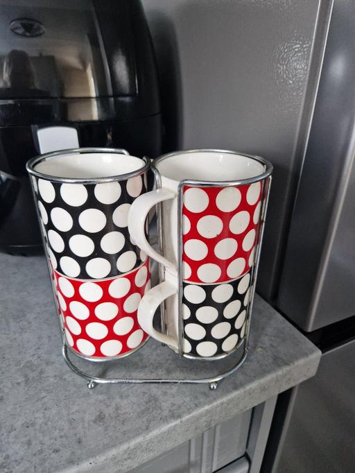 Buy & Sell Scholes Rotherham - Photos for Set of 4 mugs in a steel unit