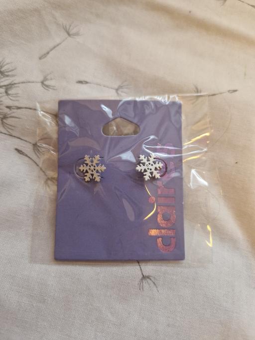 Buy & Sell Ramsgate Thanet - Photos for bn snowflake earrings Claires