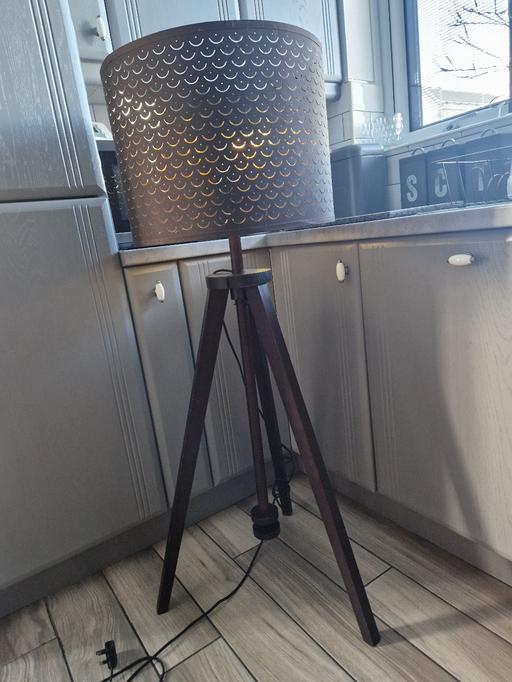 Buy & Sell Scholes Rotherham - Photos for Large tripod lamp 6 foot