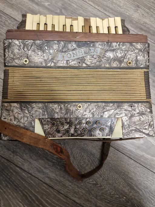 Buy & Sell Coulsdon North Croydon - Photos for vintage Tonello accordion,pre 1950