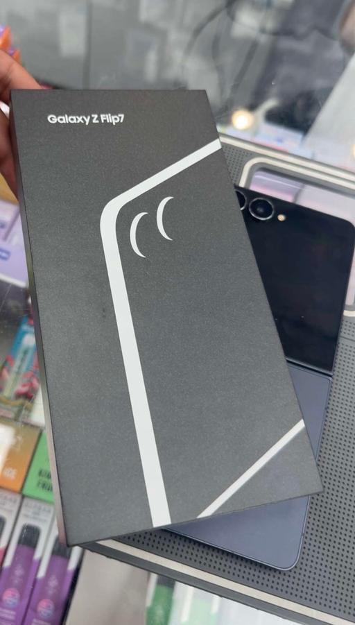 Buy & Sell Ilford Redbridge - Photos for Samsung Z Flip 7 256GB