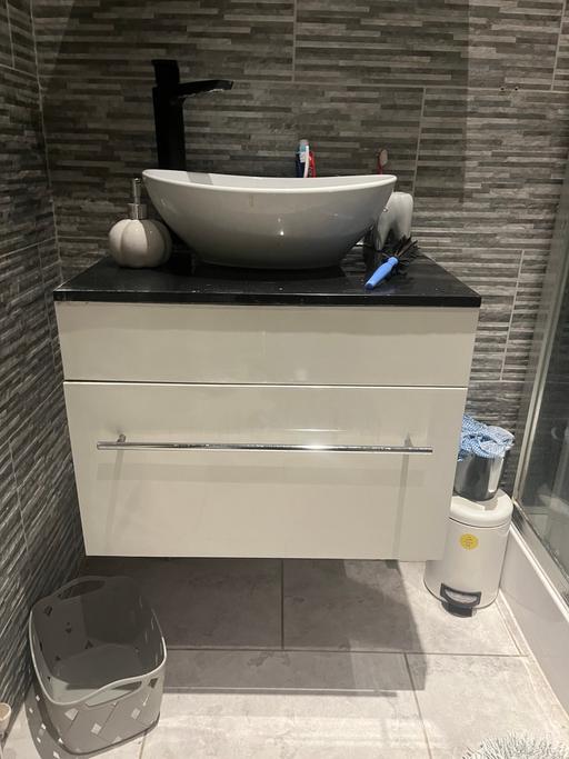 Buy & Sell Harrow Weald Harrow - Photos for Vanity unit with sink and tap