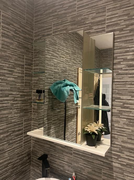 Buy & Sell Harrow Weald Harrow - Photos for Mirrored bathroom cabinet