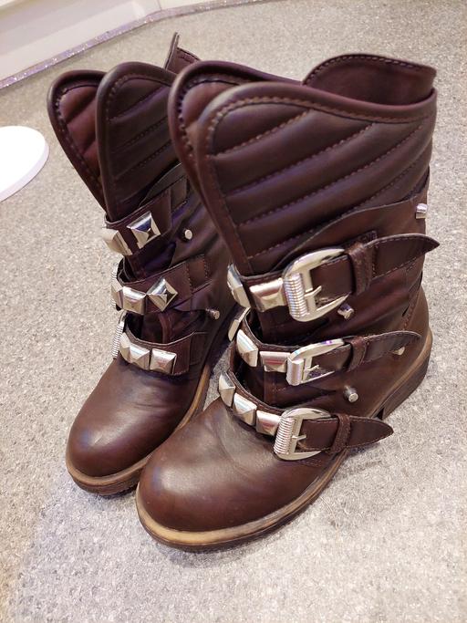 Buy & Sell - Photos for Brown buckle boots