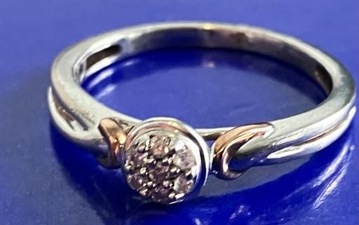 Buy & Sell Yeovil Somerset - Photos for 9ct white gold diamond ring hallmarked 376